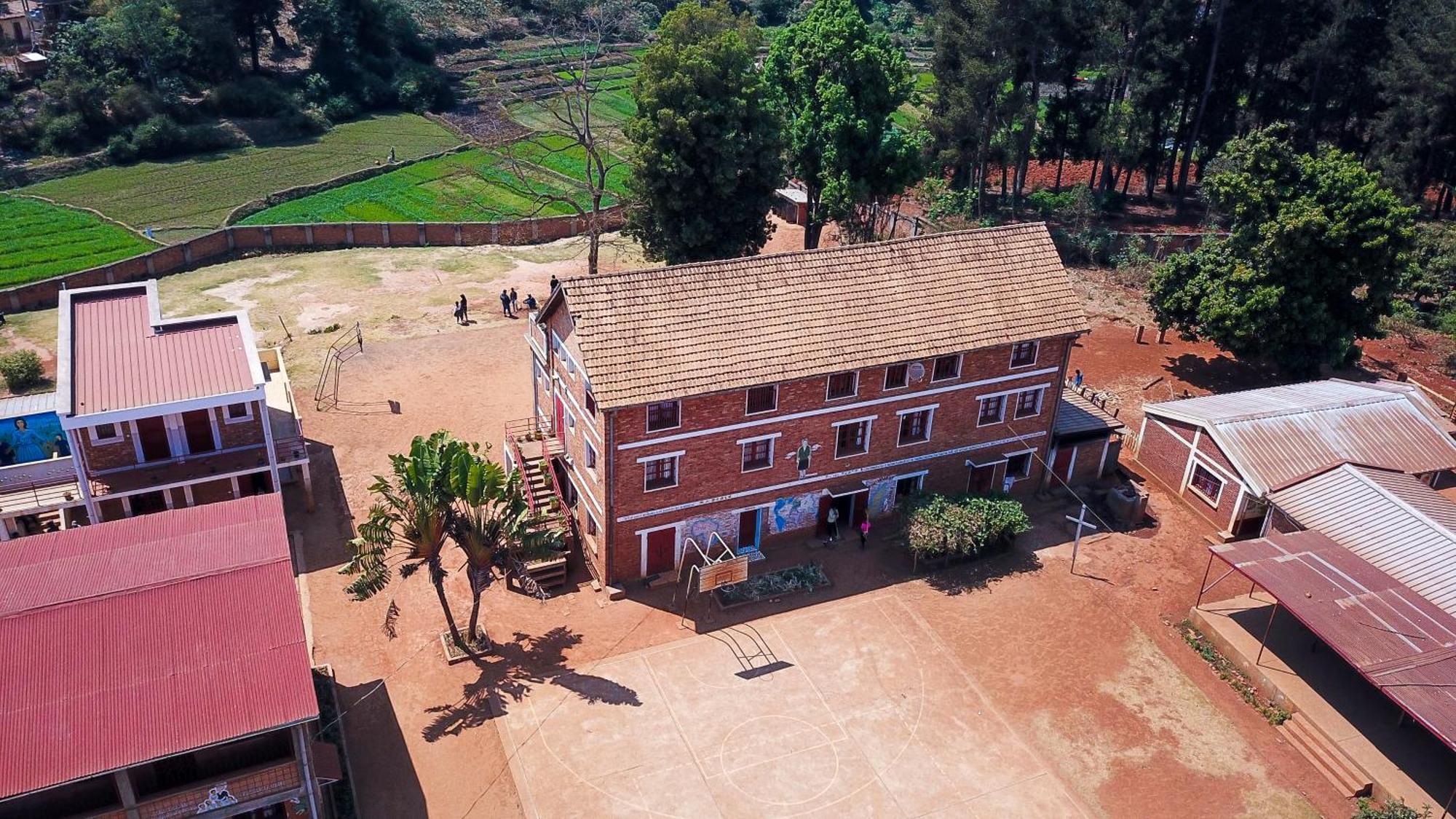 アンツィラベLycee Picot De Cloriviere Dont Les Revenus Financent L'Education Des Elevesアパートメント エクステリア 写真